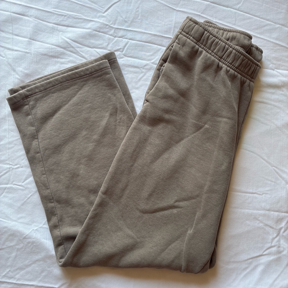 Women’s Reebok Taupe Sweatpants  Elastic Waist UnCuffed